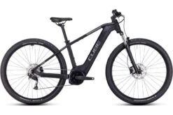 Bicicleta Cube Reaction Hybrid Performance 500 2023