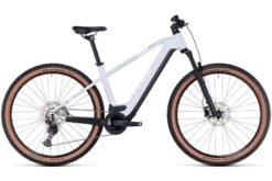 Bicicleta Cube Reaction Hybrid Pro 750 2023